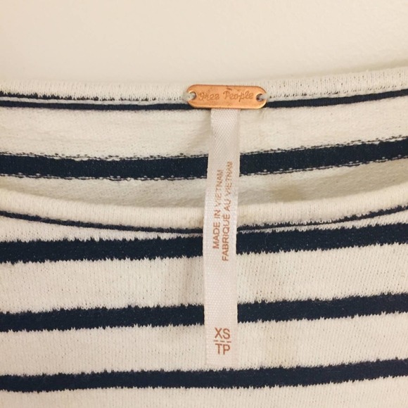 FREE PEOPLE Navy Striped High Lo Crop Casual Top XS Oversized French Kiss - Picture 4 of 6